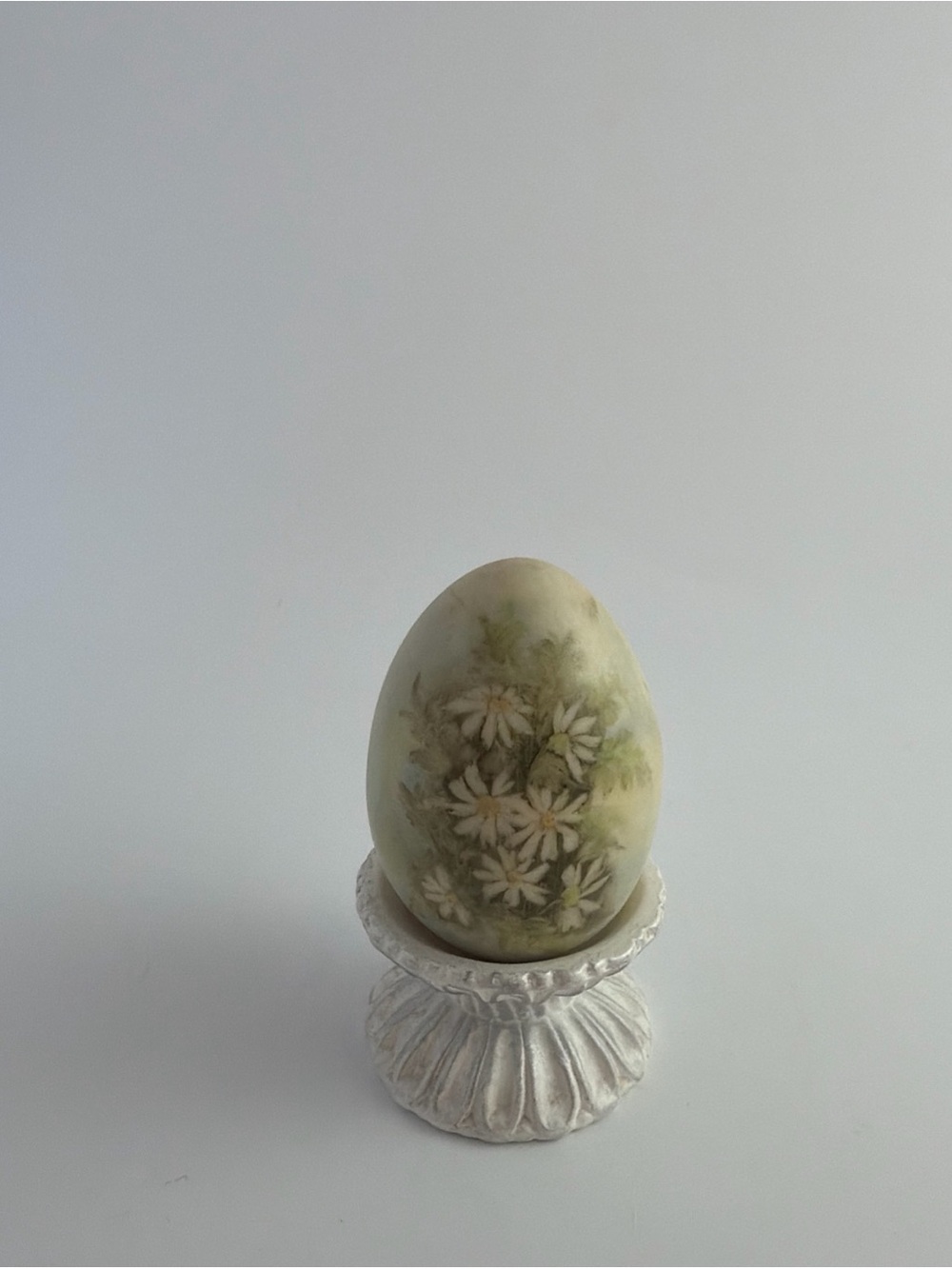 Vintage Porcelain Hand Painted Egg with Daisies with a pedestal